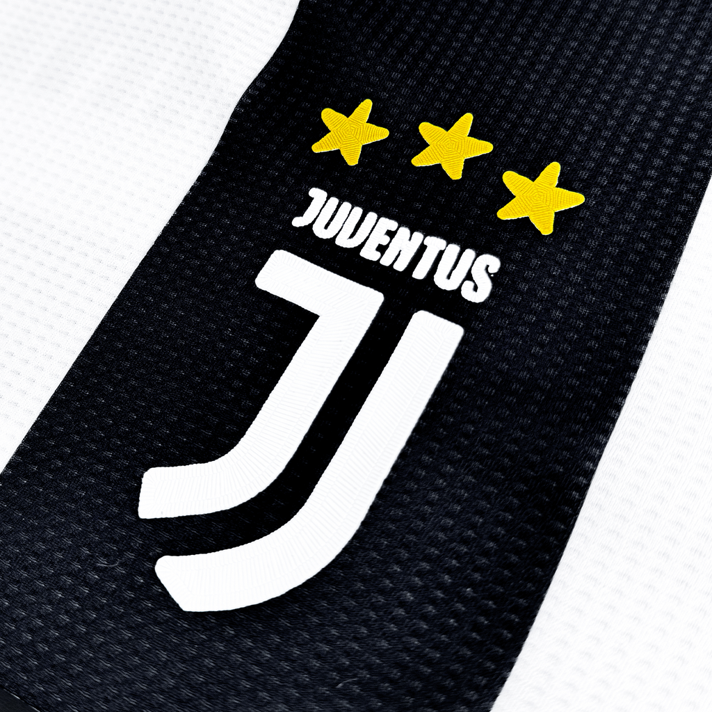 Juventus 2018/19 Local Versión Jugador
